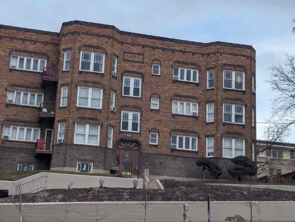 Commander Apartments